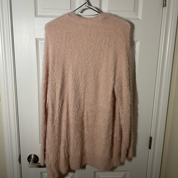 NWT H&M Fuzzy Pink Cardigan - Picture 3 of 4